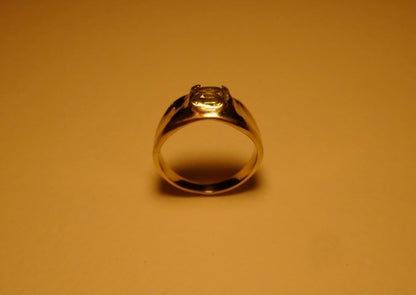 Golden Clawed Green